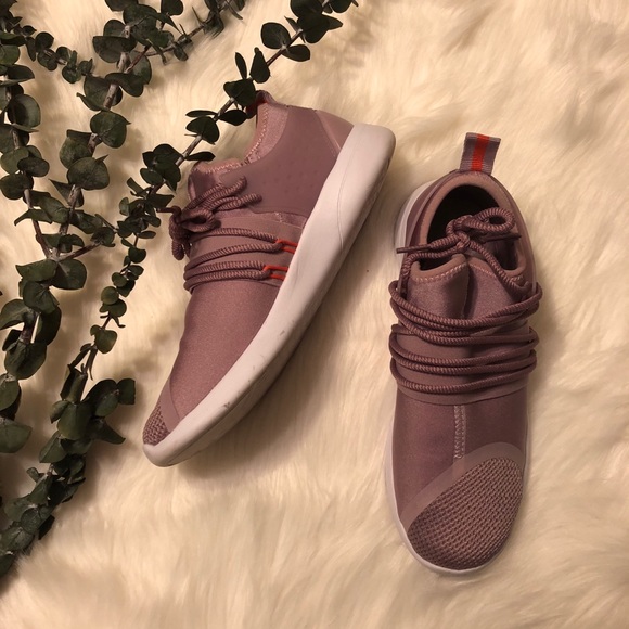 fabletics tennis shoes